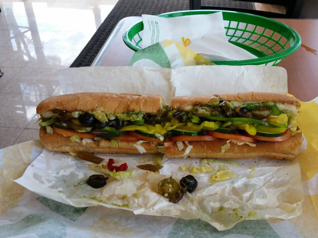 Subway Restaurants | restaurant | 131 N Broadway, Hicksville, NY 11801, USA | 5166817827 OR +1 516-681-7827