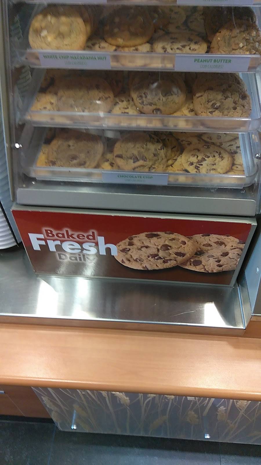 Subway Restaurants | restaurant | 518 Foothill Blvd, La Cañada Flintridge, CA 91011, USA | 8189521782 OR +1 818-952-1782