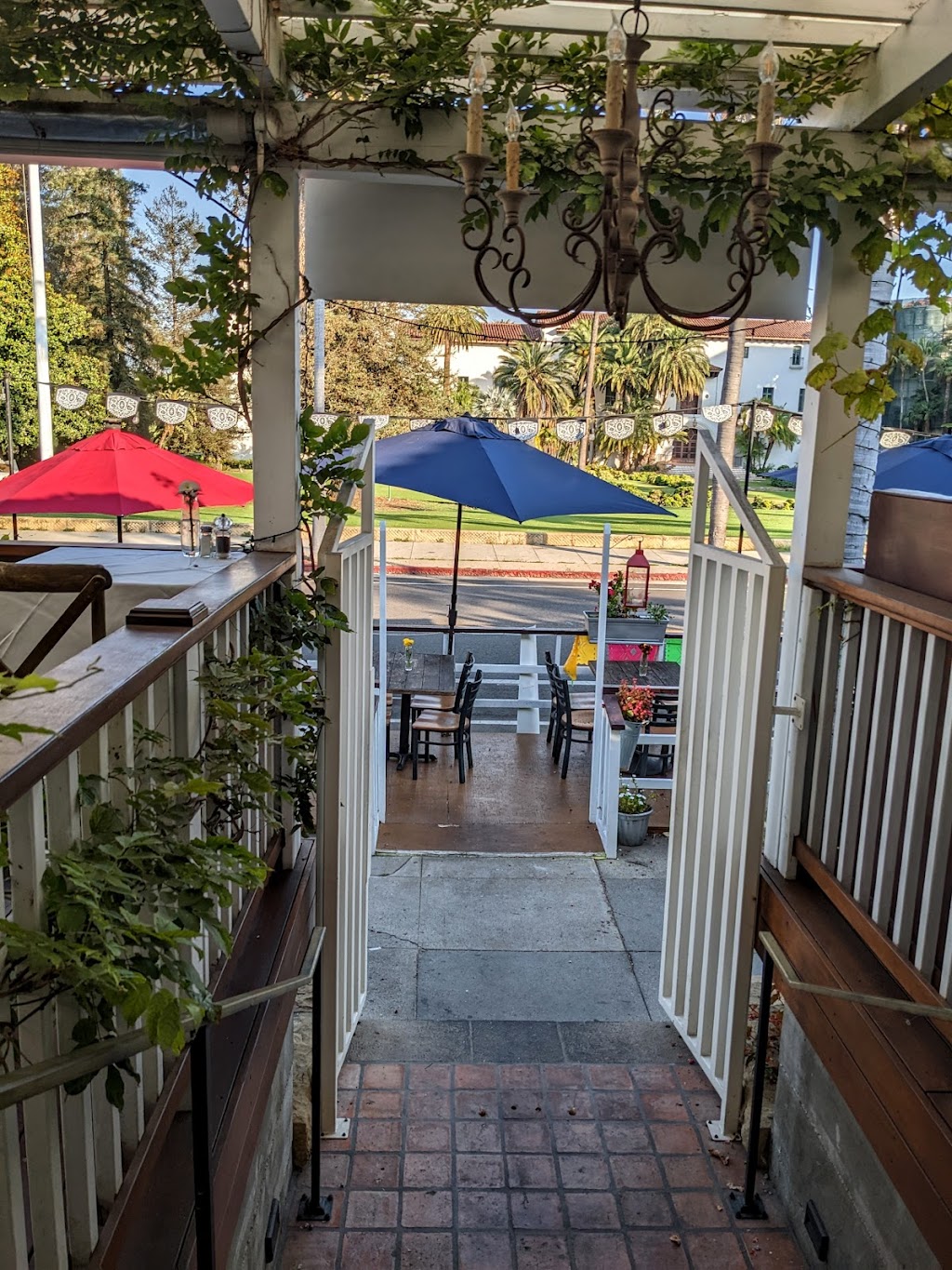 Courthouse Tavern | restaurant | 129 E Anapamu St, Santa Barbara, CA 93101, USA | 8057707077 OR +1 805-770-7077