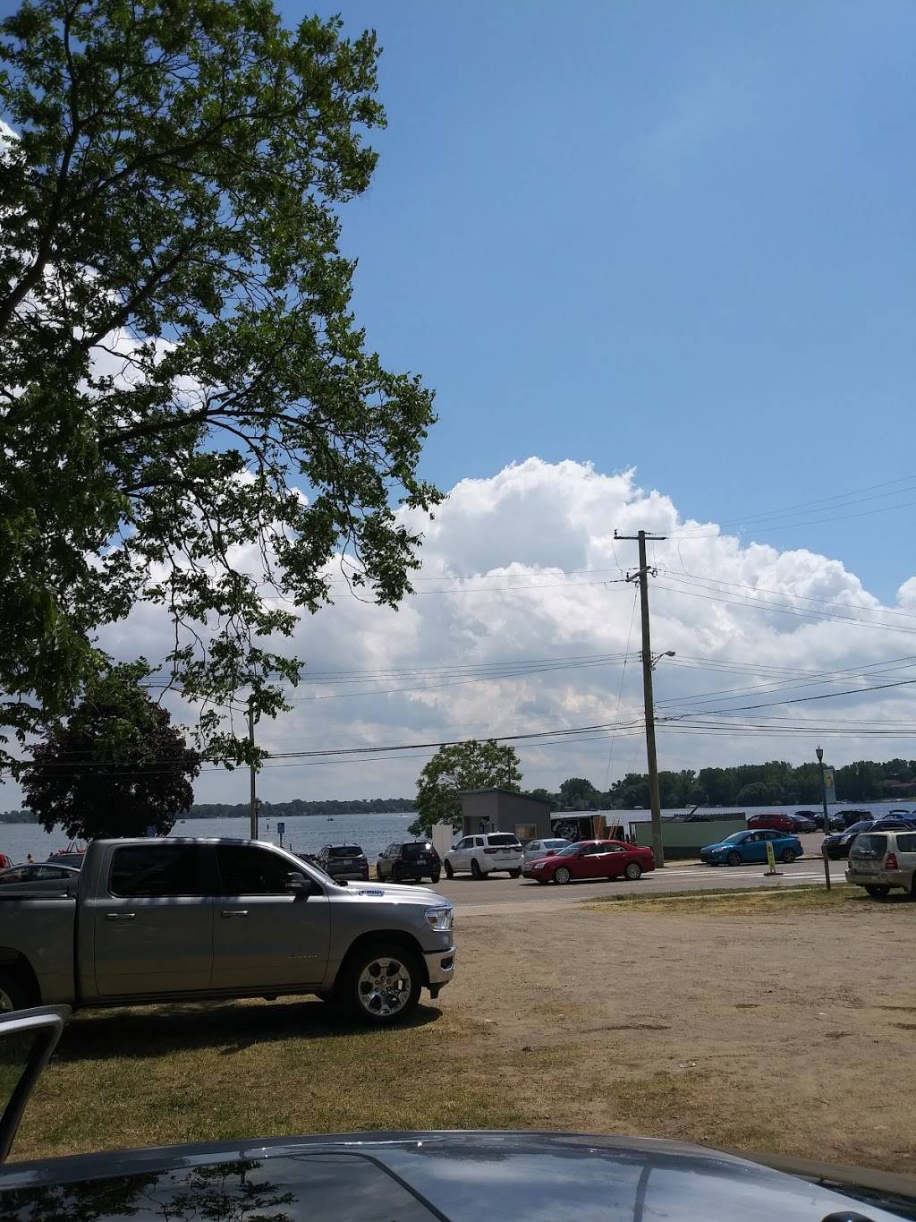 Big Dip Burgers | restaurant | 725 E Walled Lake Dr, Walled Lake, MI 48390, USA | 2489568683 OR +1 248-956-8683