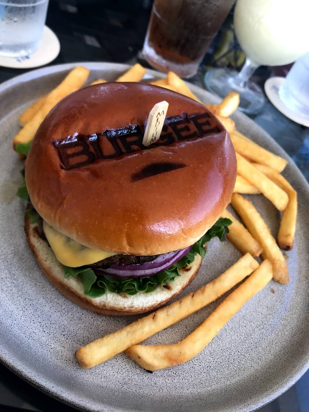 Burgee Bar | restaurant | Fishing Village Dr, Key Largo, FL 33037, USA | 3053672611 OR +1 305-367-2611