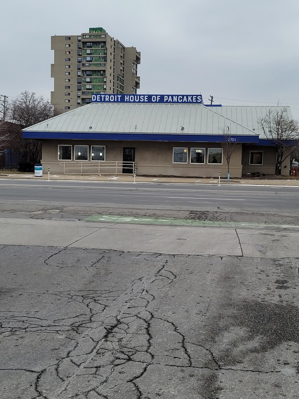 Detroit House of Pancakes | restaurant | 2701 E Jefferson, Detroit, MI 48207, United States | 3139747033 OR +1 313-974-7033