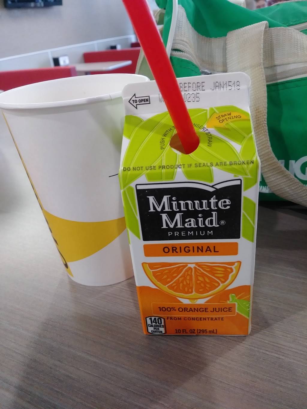 Hardees | restaurant | 534 E Main St, Owosso, MI 48867, USA | 9897252616 OR +1 989-725-2616