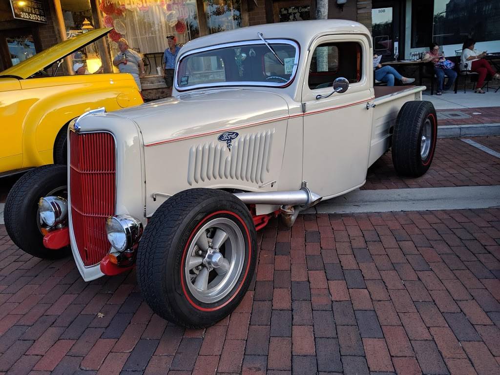 Tillies Tavern | restaurant | 31 E Magnolia Ave, Eustis, FL 32726, USA | 3526027929 OR +1 352-602-7929