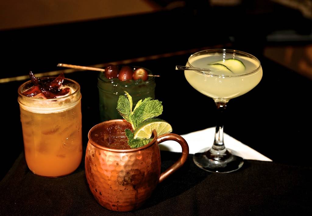 Big Shot Piano Lounge & Restaurant | night club | 2 S Vail Ave, Arlington Heights, IL 60005, USA | 8476706890 OR +1 847-670-6890