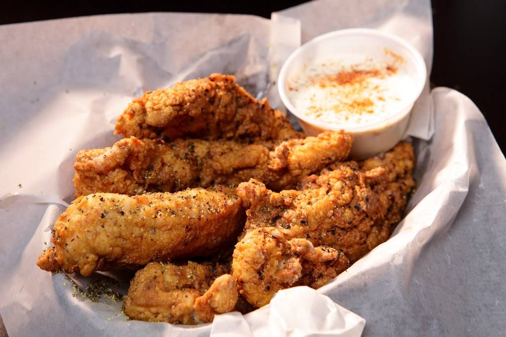 Wing Daddys Sauce House | restaurant | 1115 SE Military Dr, San Antonio, TX 78214, USA | 2109229464 OR +1 210-922-9464