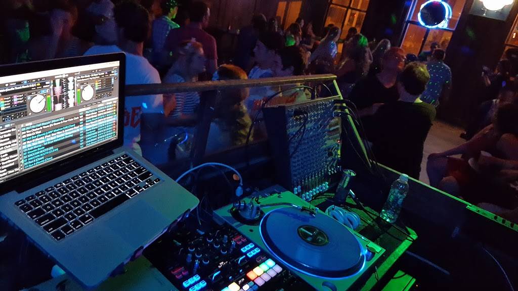 Taps and Dolls | restaurant | 247 S Meridian St, Indianapolis, IN 46225, USA | 3176388277 OR +1 317-638-8277