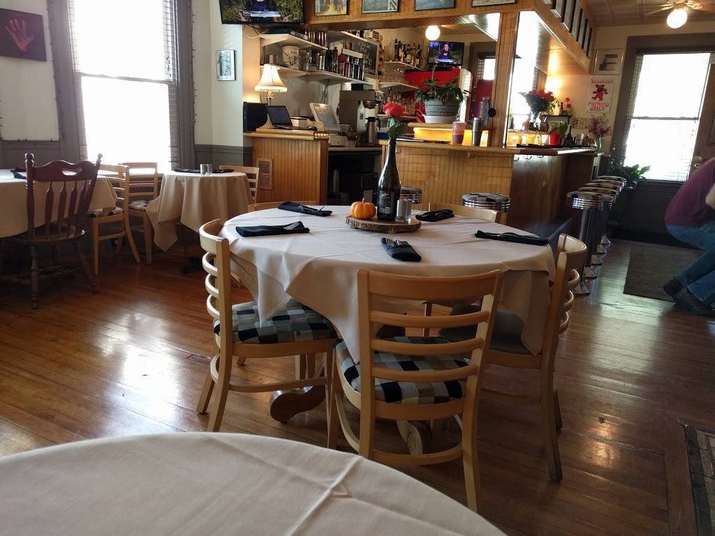 Stomping Grounds Grille | restaurant | 240 Main St, Buzzards Bay, MA 02532, USA | 7743024706 OR +1 774-302-4706