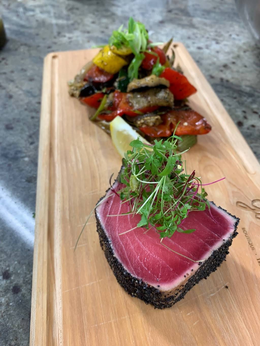 Gourmeyeur | restaurant | 3535 Desserte Nord Autoroute 440 O, Laval, QC H7P 5G9, Canada | 4506815528 OR +1 450-681-5528