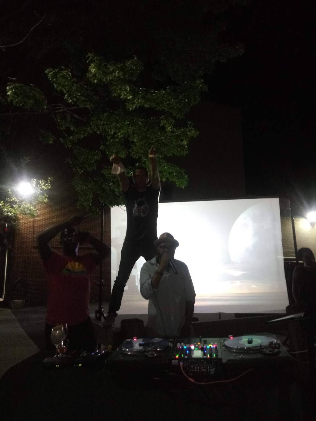 Donnas Italian | restaurant | 215 Broadway, Troy, NY 12180, USA | 5183263450 OR +1 518-326-3450