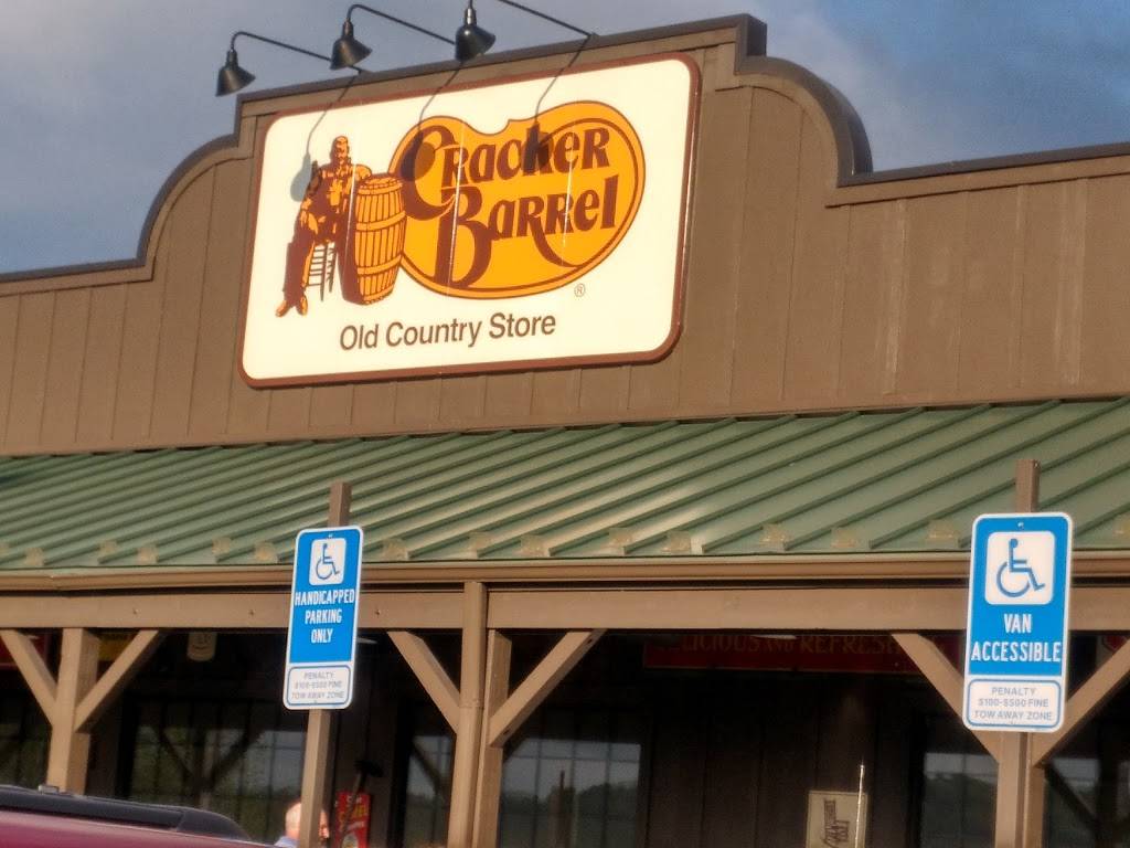 Cracker Barrel Old Country Store | restaurant | 15 Riverton Commons Plaza, Front Royal, VA 22630, USA | 5406358052 OR +1 540-635-8052