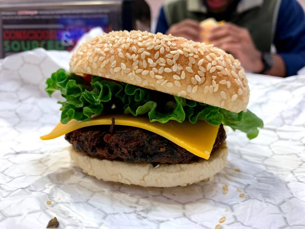 WUBurger | restaurant | 880 Main St, Woburn, MA 01801, USA | 7812810277 OR +1 781-281-0277