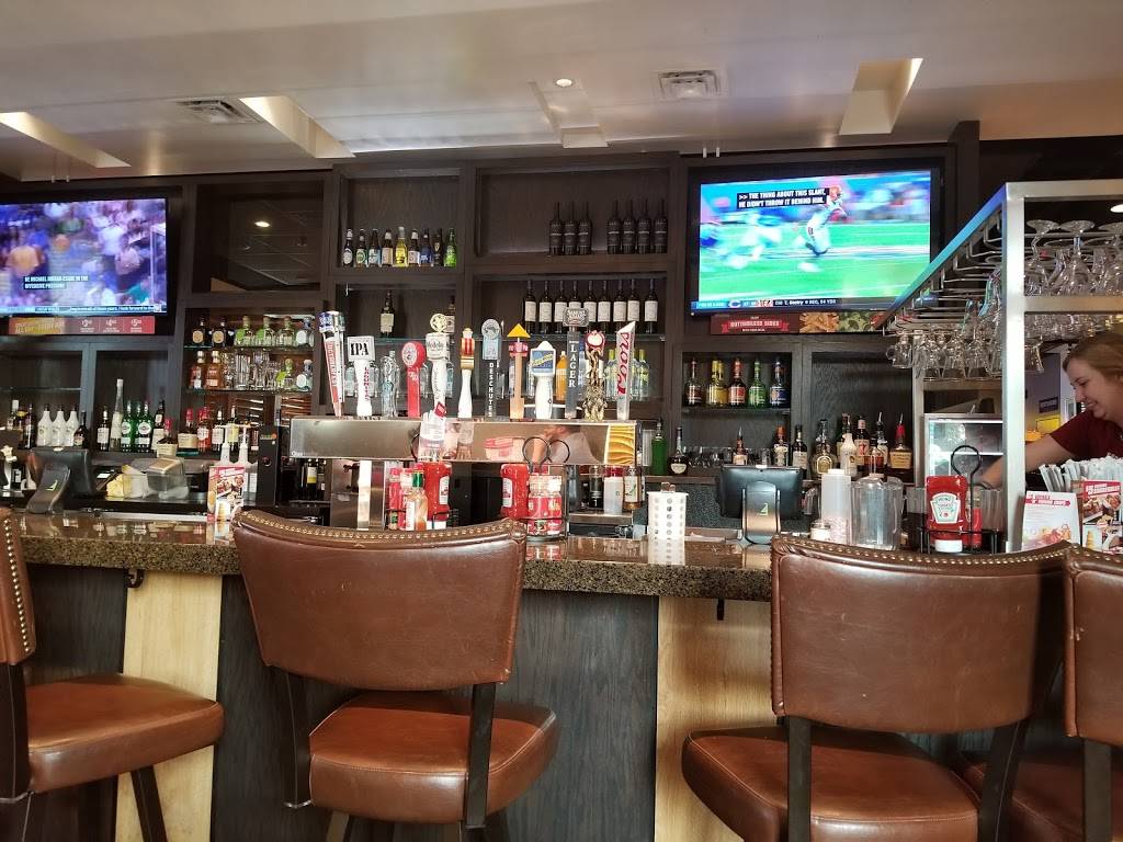 Red Robin Gourmet Burgers and Brews | restaurant | 3060 Sprague Ln, Woodburn, OR 97071, USA | 5039801598 OR +1 503-980-1598