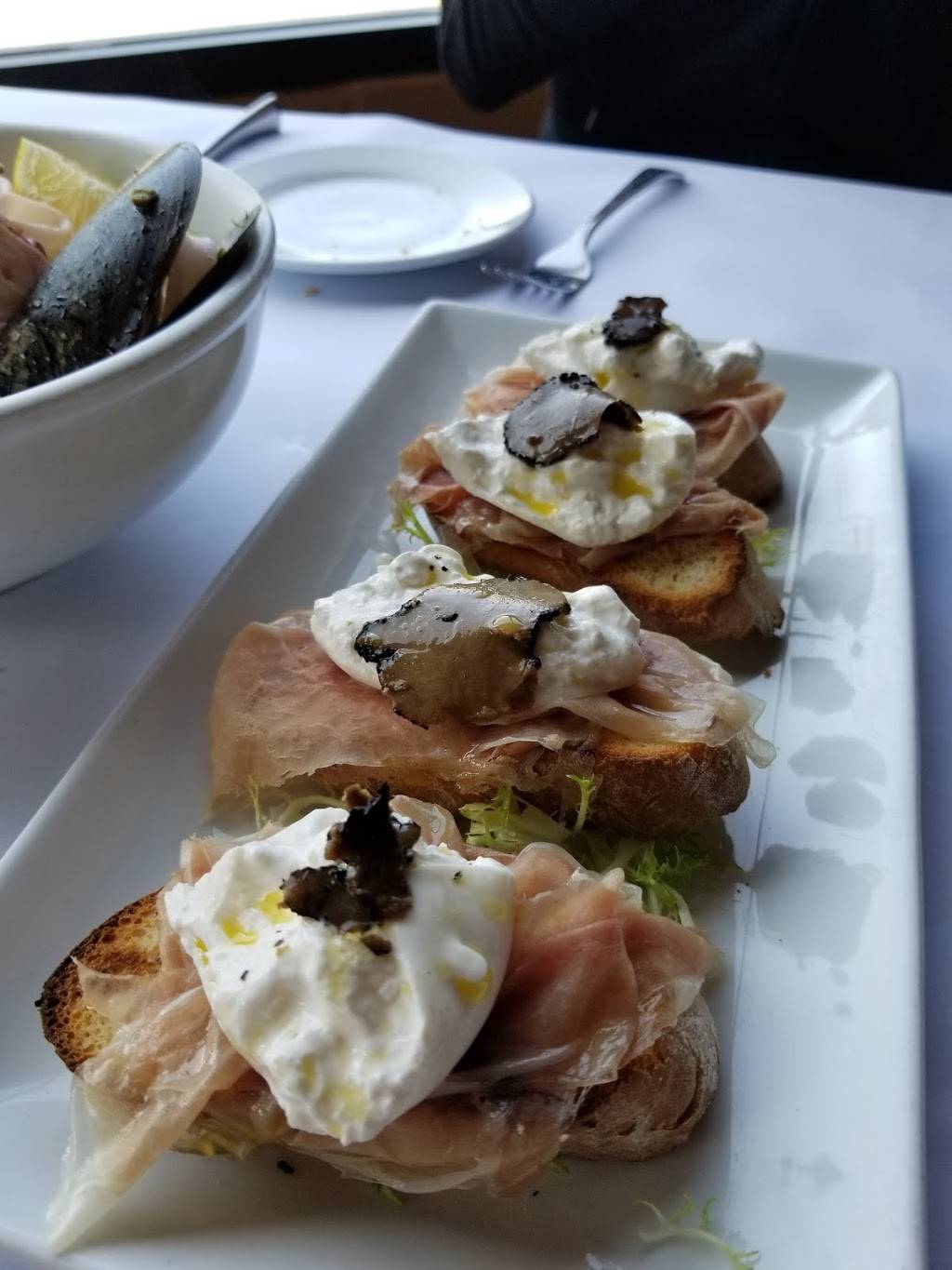 Osteria Mamma | restaurant | 5732 Melrose Ave, Los Angeles, CA 90004, USA | 3232847060 OR +1 323-284-7060