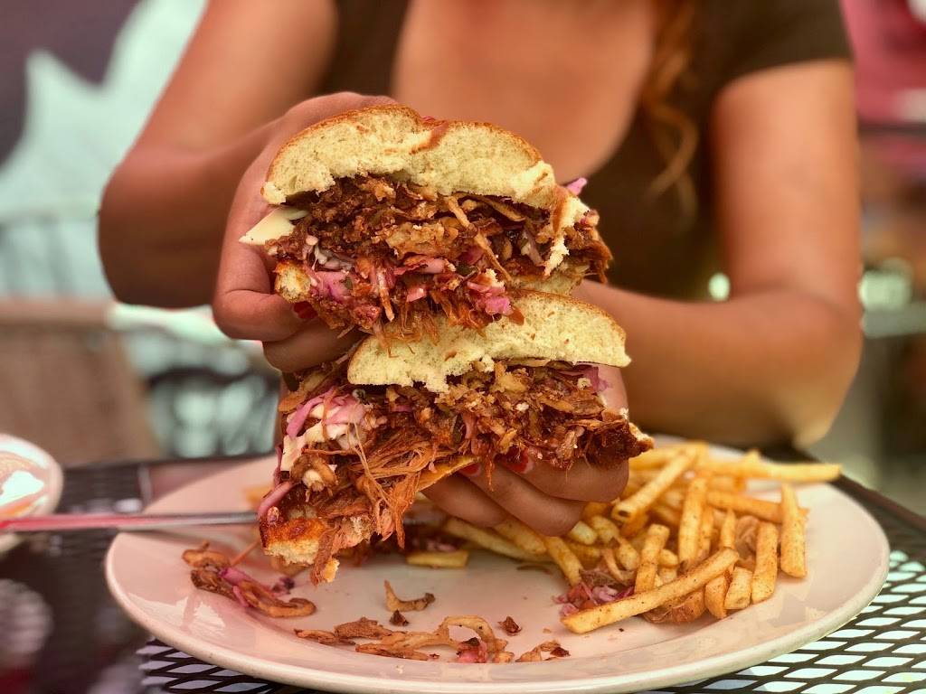 Ravenswood Station Bar & Grill | restaurant | 4709 N Damen Ave, Chicago, IL 60625, USA | 7738789400 OR +1 773-878-9400