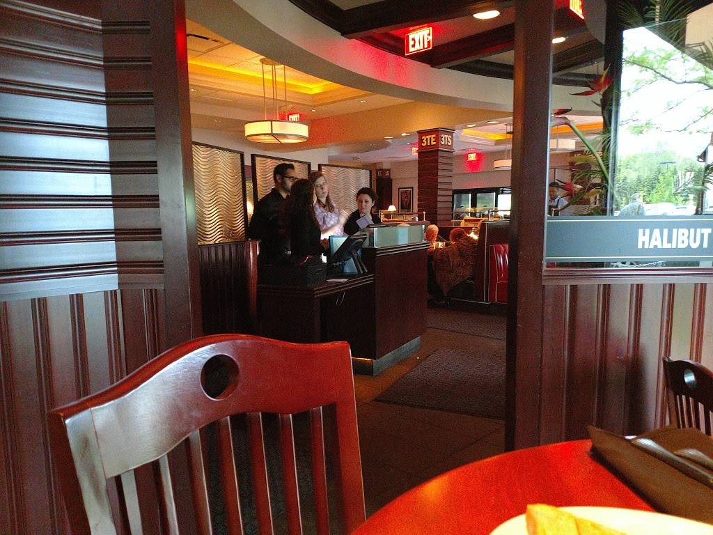 Mitchells Fish Market | meal takeaway | 370 N Adams Rd, Rochester Hills, MI 48309, USA | 2483405900 OR +1 248-340-5900