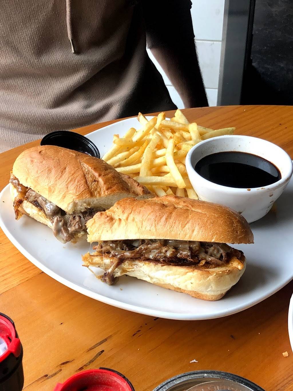 Tavern and Tap | restaurant | 101 S Washington Square, Lansing, MI 48933, USA | 5173745555 OR +1 517-374-5555