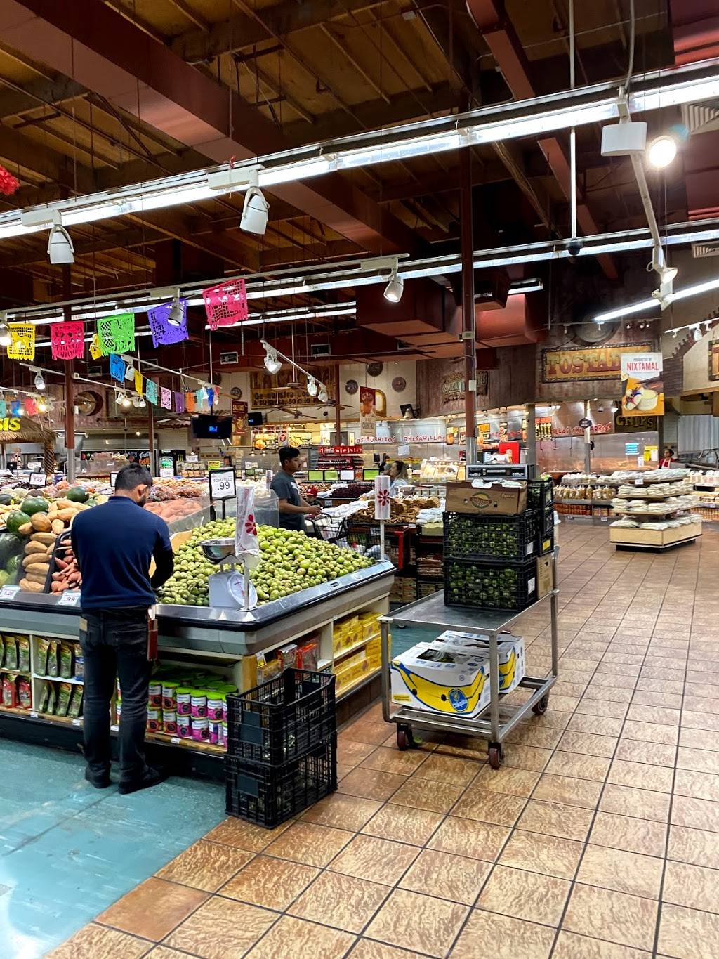 Los Altos Ranch Market | bakery | 5802 W Thomas Rd, Phoenix, AZ 85033, USA | 6238730189 OR +1 623-873-0189