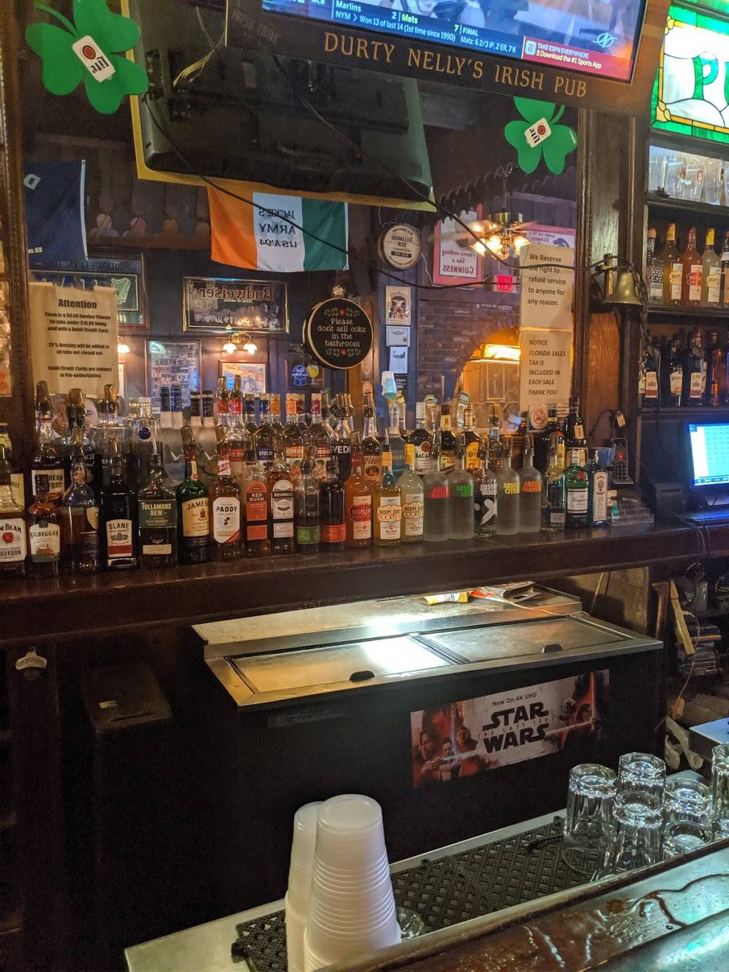 Durty Nellys Irish Pub | restaurant | 208 W University Ave, Gainesville, FL 32601, USA | 3523749567 OR +1 352-374-9567