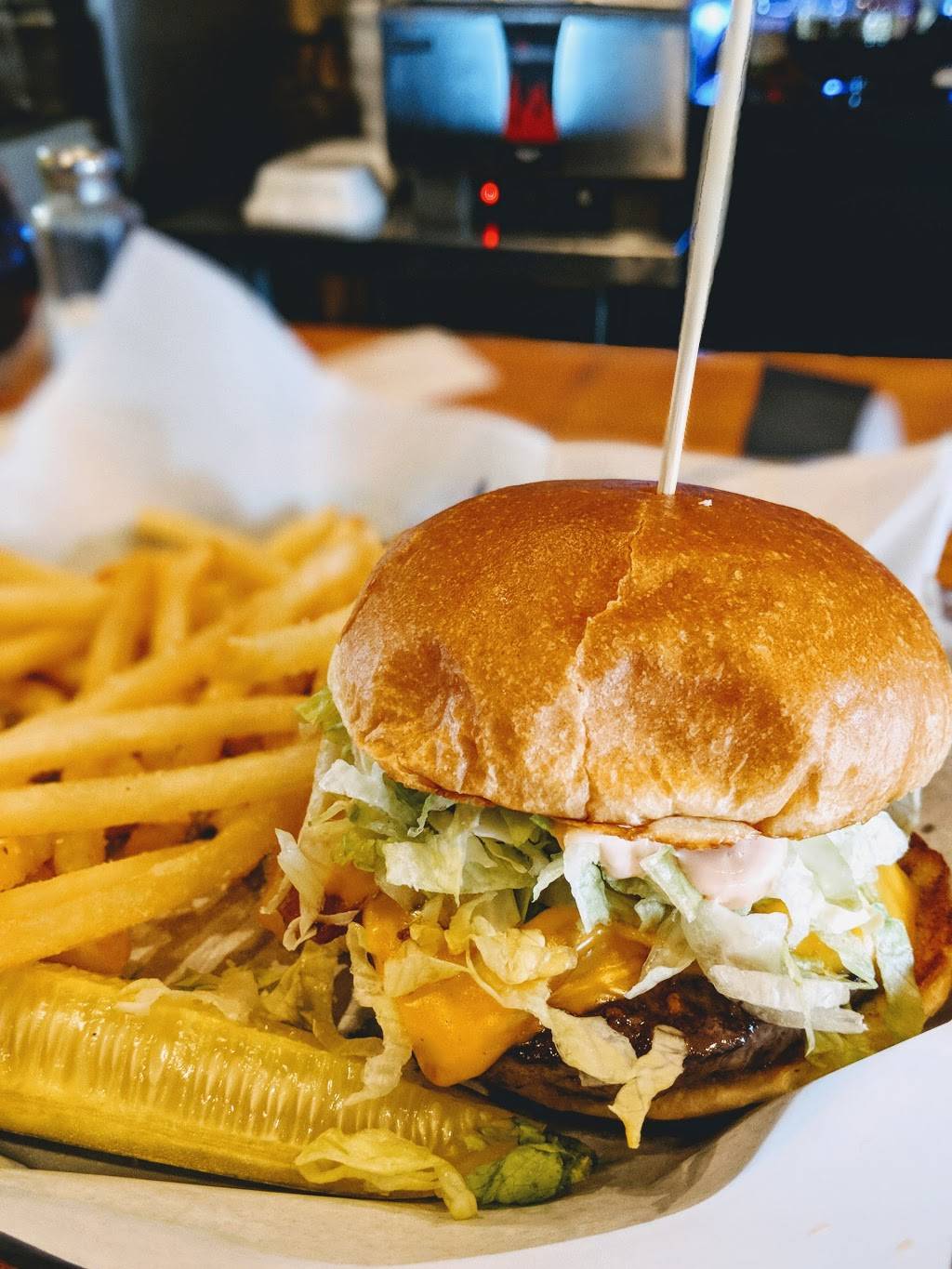 Copper Mug Bar & Grill | restaurant | 1704 E West Maple Rd, Walled Lake, MI 48390, USA | 2486248725 OR +1 248-624-8725