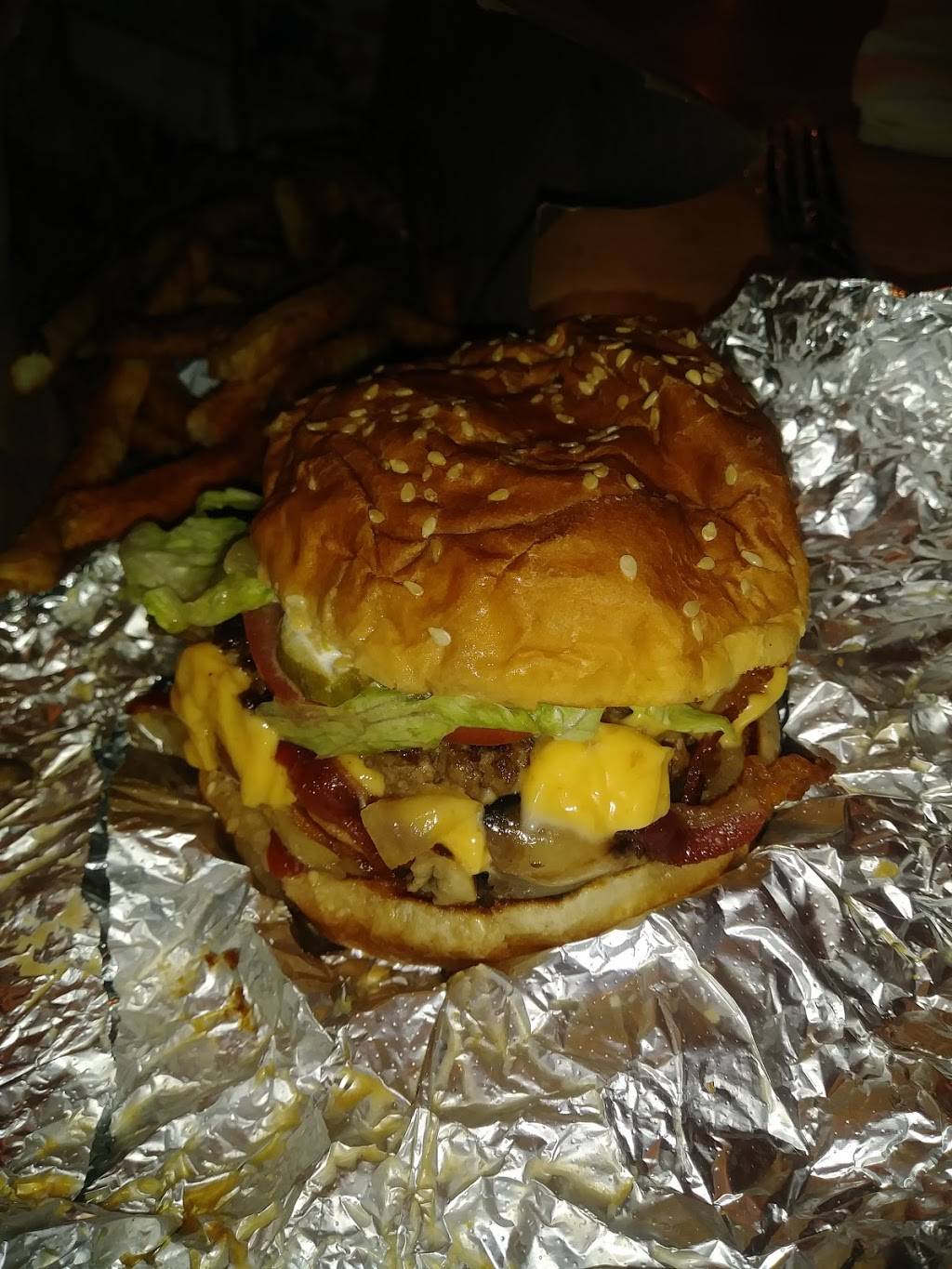 Five Guys | meal takeaway | 980 Paradise Rd, Swampscott, MA 01907, USA | 7815951300 OR +1 781-595-1300