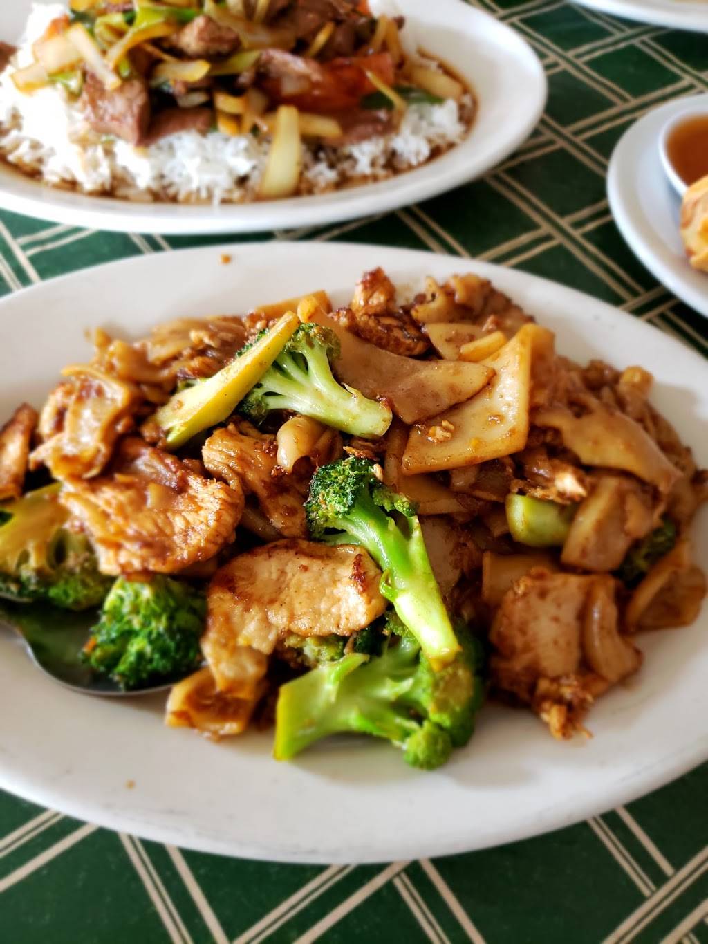 Thai Valley | restaurant | 4600 N Kedzie Ave, Chicago, IL 60625, USA | 7735882020 OR +1 773-588-2020