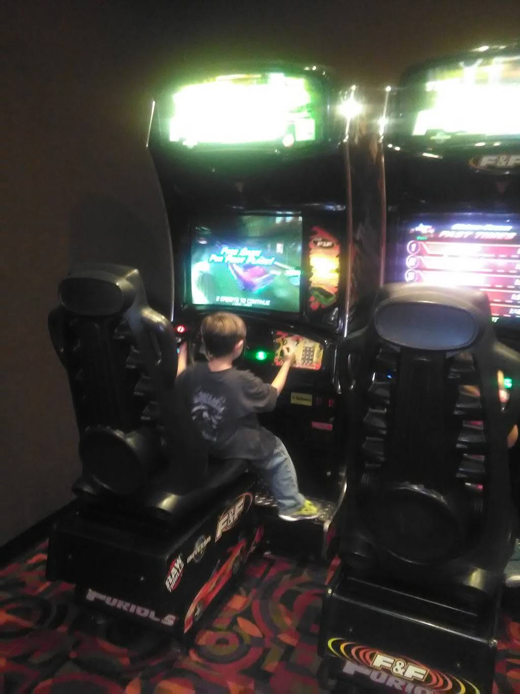 Cinemark Movies 16 | meal takeaway | 220 W Westchester Pkwy, Grand Prairie, TX 75052, USA | 9722630104 OR +1 972-263-0104