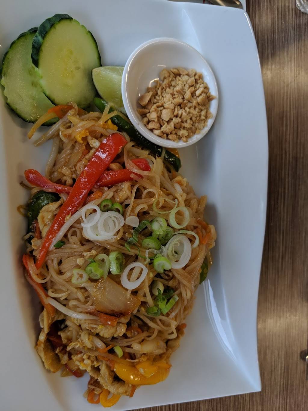 Sabaidee | restaurant | 450 Rue du Parc, Saint-Eustache, QC J7R 6Z9, Canada | 4509839991 OR +1 450-983-9991