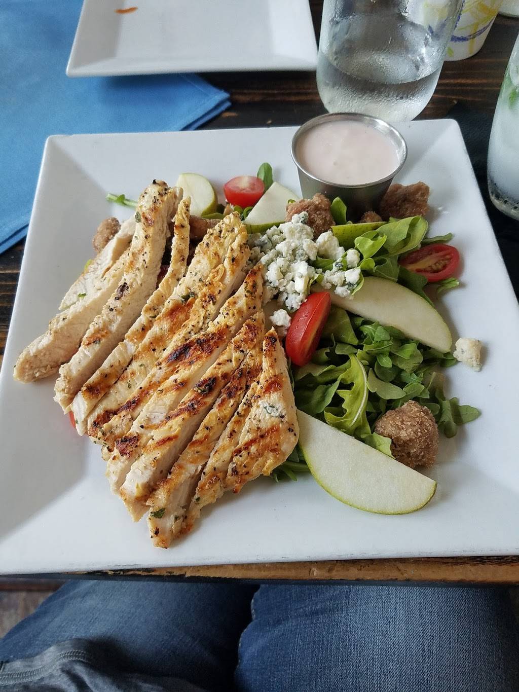 Beach House SoNo | restaurant | 19 N Water St, Norwalk, CT 06854, USA | 2039567171 OR +1 203-956-7171