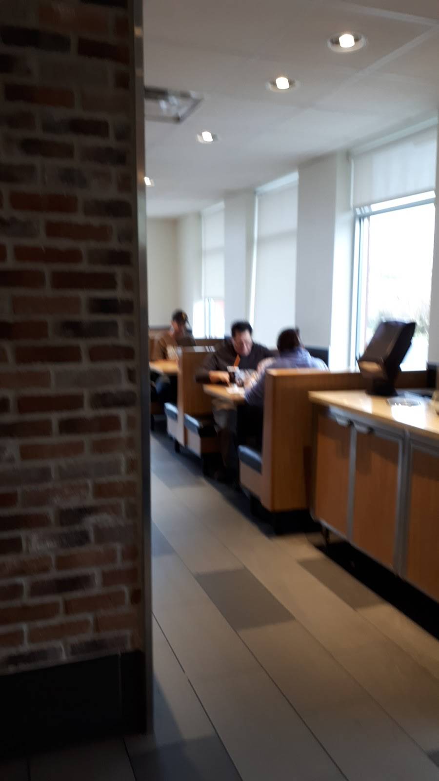 Harveys | restaurant | 70 Boulevard Laurier, McMasterville, QC J3G 1P8, Canada | 4504670426 OR +1 450-467-0426