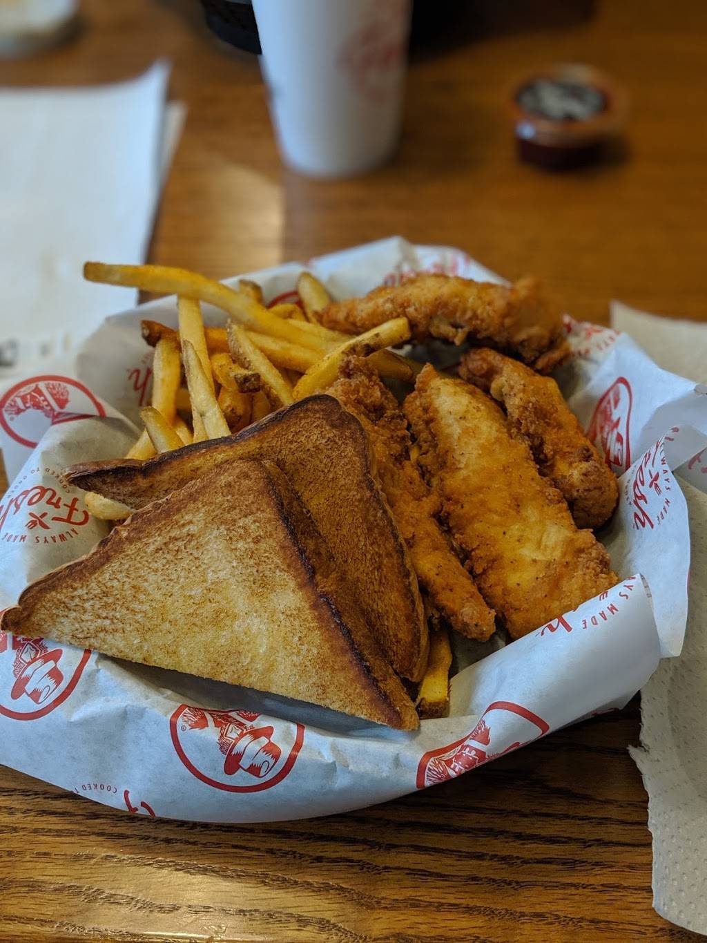 Slim Chickens | restaurant | 5841 Northwest Expy, Warr Acres, OK 73132, USA | 4054707179 OR +1 405-470-7179