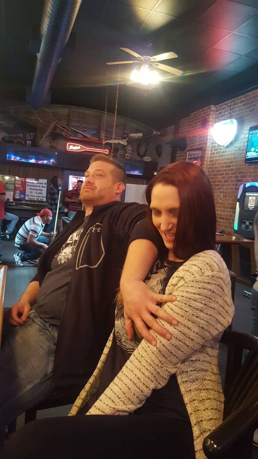 Eddie Js Sports Bar & Eatery | restaurant | 619 Perry St, Napoleon, OH 43545, USA | 4195927425 OR +1 419-592-7425