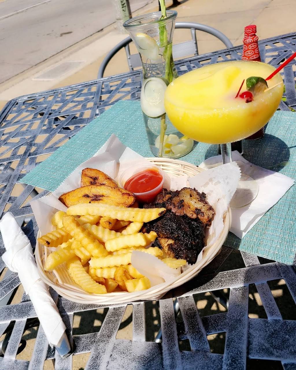 Mobay Cafe | restaurant | 1022 S 1st St, Milwaukee, WI 53204, USA | 4149889196 OR +1 414-988-9196