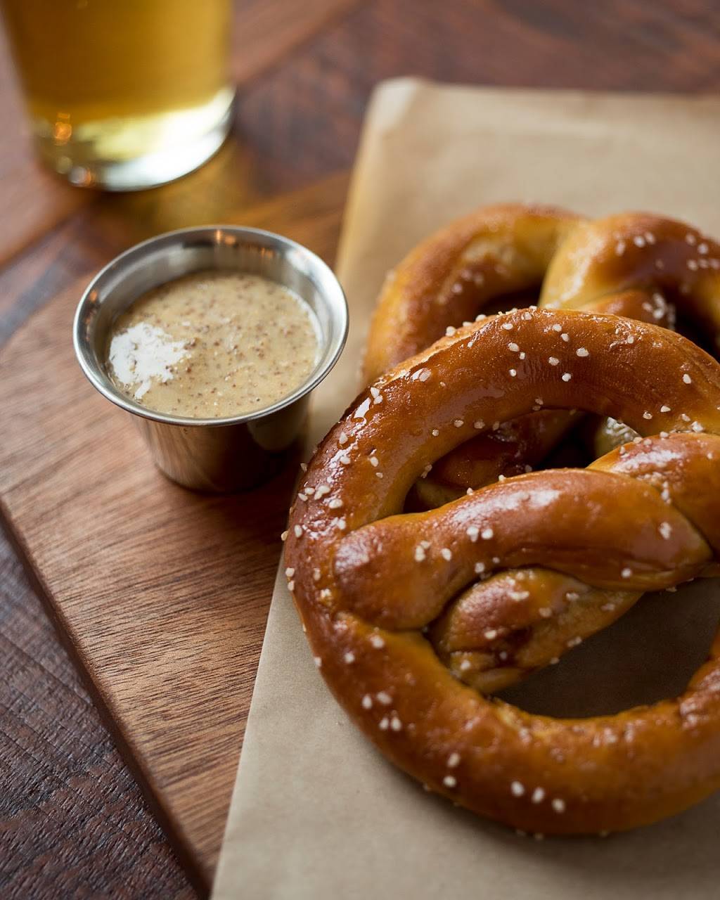 Tavern Hall | restaurant | 505 Bellevue Square, Bellevue, WA 98004, USA | 4254547500 OR +1 425-454-7500