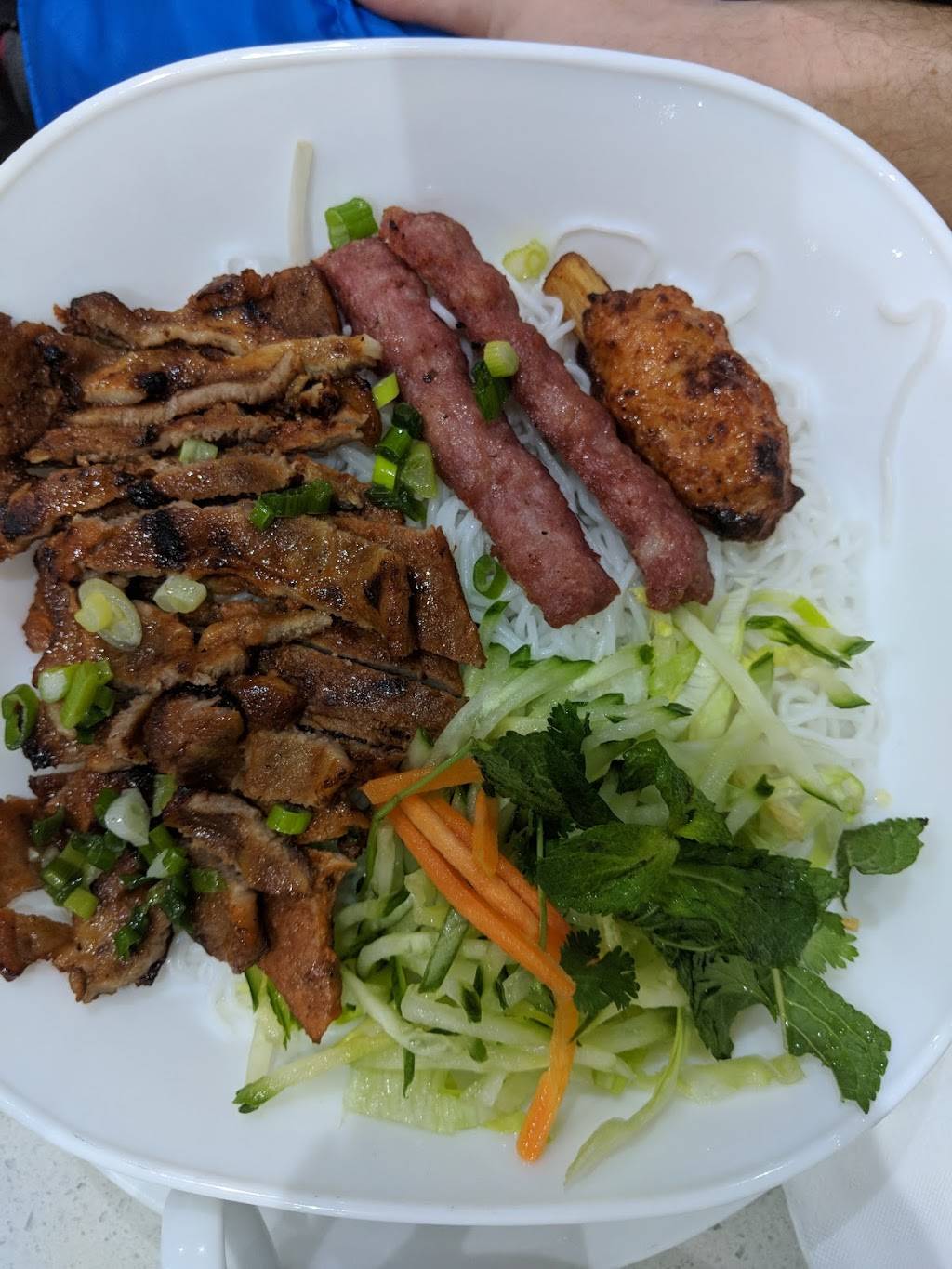 Pho Lang Van | restaurant | 958 St Clair Ave W, Toronto, ON M6E 1A1, Canada | 4166589989 OR +1 416-658-9989