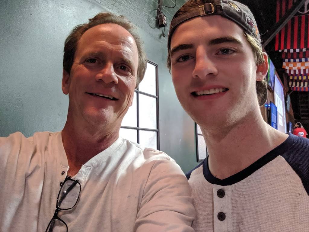 Willies Pub & Pool | restaurant | 1109 E Broadway, Columbia, MO 65201, USA | 5735541485 OR +1 573-554-1485