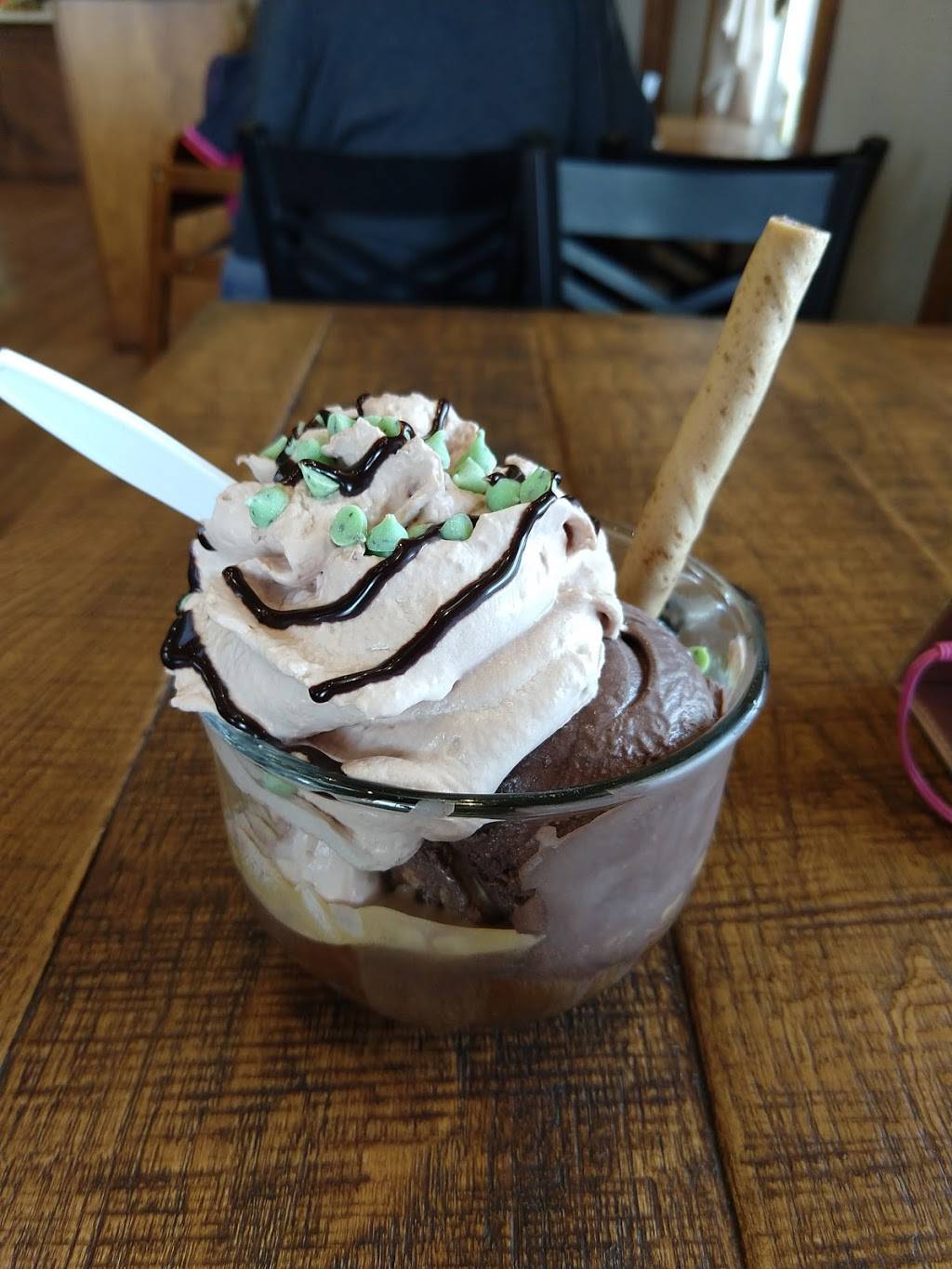 Fox Meadows Creamery | restaurant | 2475 W Main St, Ephrata, PA 17522, USA | 7177216455 OR +1 717-721-6455