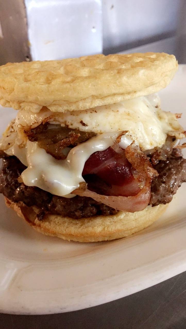 Elis Bar and Grille | restaurant | 302 N Main St, Hudson, IN 46747, USA | 2605873377 OR +1 260-587-3377