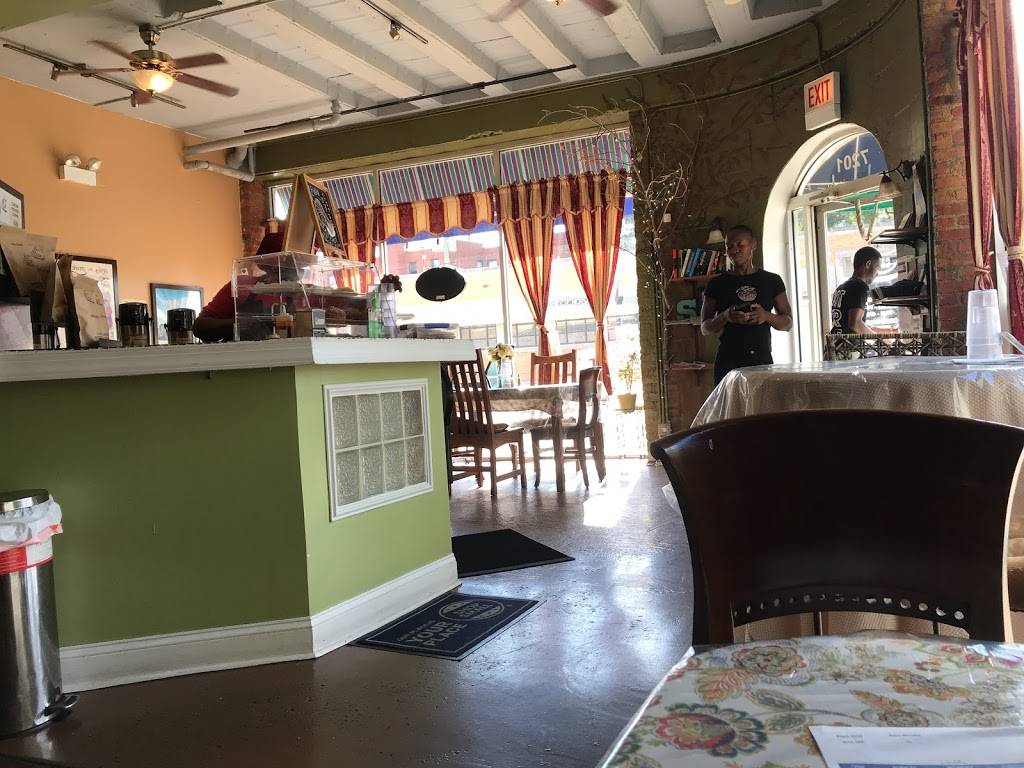 Chef Saras Cafe | restaurant | 7201 S Exchange Ave, Chicago, IL 60649, USA | 7733594637 OR +1 773-359-4637