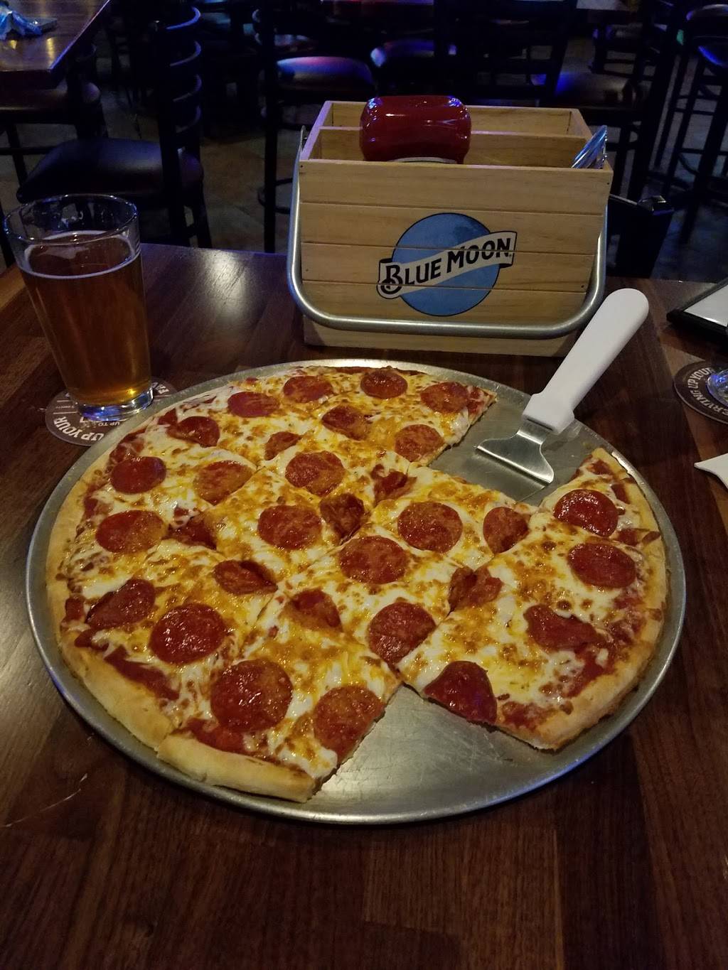 Cabaret Sports Bar & Grille | restaurant | 2785 N Ankeny Blvd, Ankeny, IA 50023, USA | 5159655481 OR +1 515-965-5481