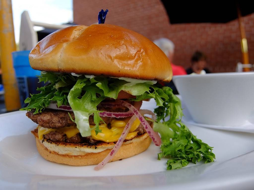 Llywelyns Pub | restaurant | 100 N Main St, St Charles, MO 63301, USA | 6367248520 OR +1 636-724-8520