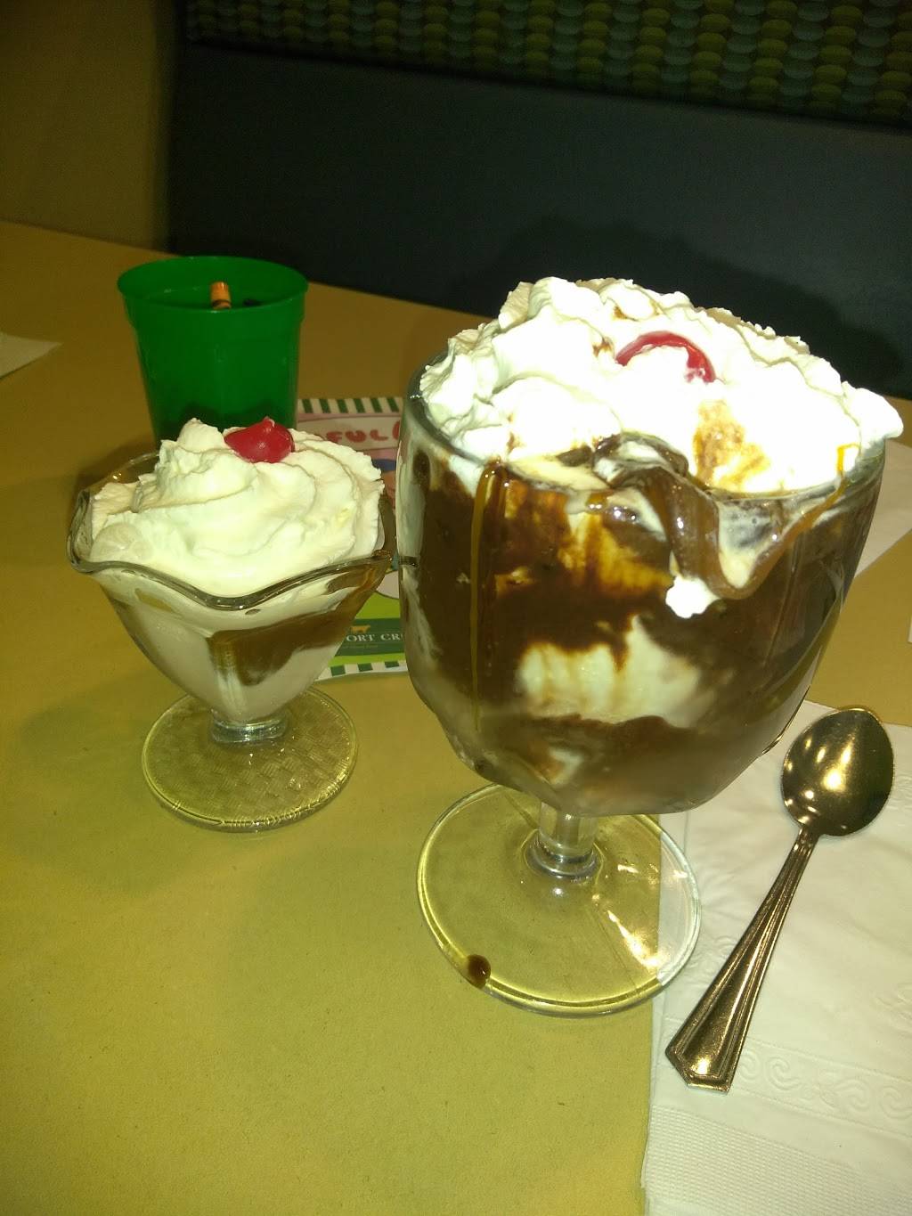 Newport Creamery | restaurant | 7679 Post Rd, North Kingstown, RI 02852, USA | 4012942087 OR +1 401-294-2087