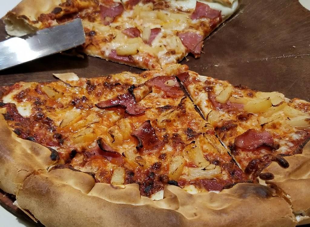 Pizza Hut | meal takeaway | 12571 IL-143, Highland, IL 62249, USA | 6186541144 OR +1 618-654-1144