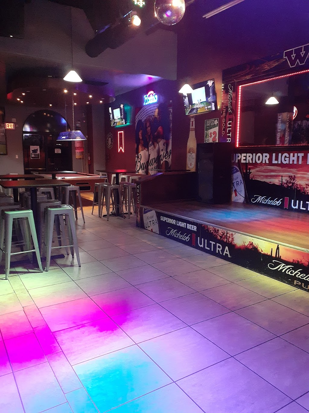 Whispers Bar & Lounge | restaurant | 201 W Del Mar Blvd Suite 6, Laredo, TX 78041, USA | 9562361111 OR +1 956-236-1111