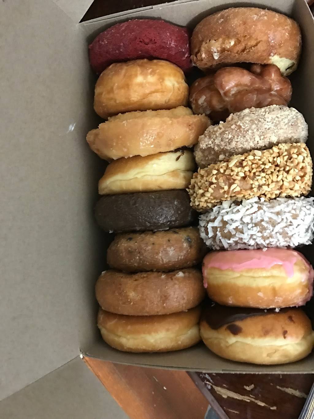 Elias Donuts | restaurant | 19231 Grand River Ave, Detroit, MI 48223, USA | 3135350070 OR +1 313-535-0070