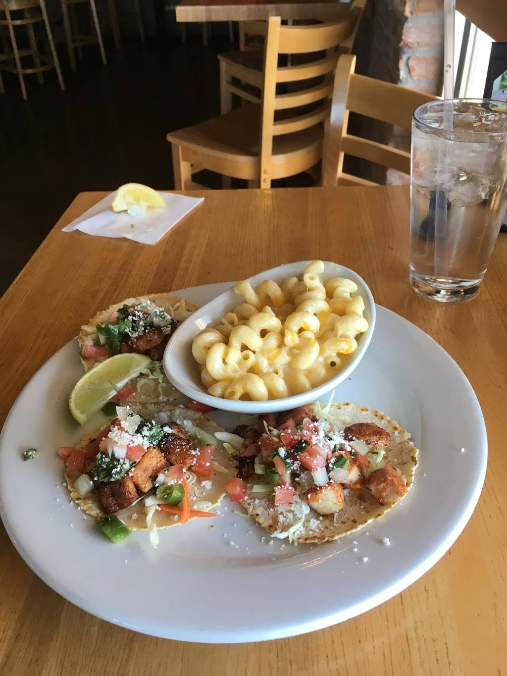 Lucky Fins Seafood Grill | restaurant | 4530 Centerplace Dr, Greeley, CO 80634, USA | 9706738805 OR +1 970-673-8805