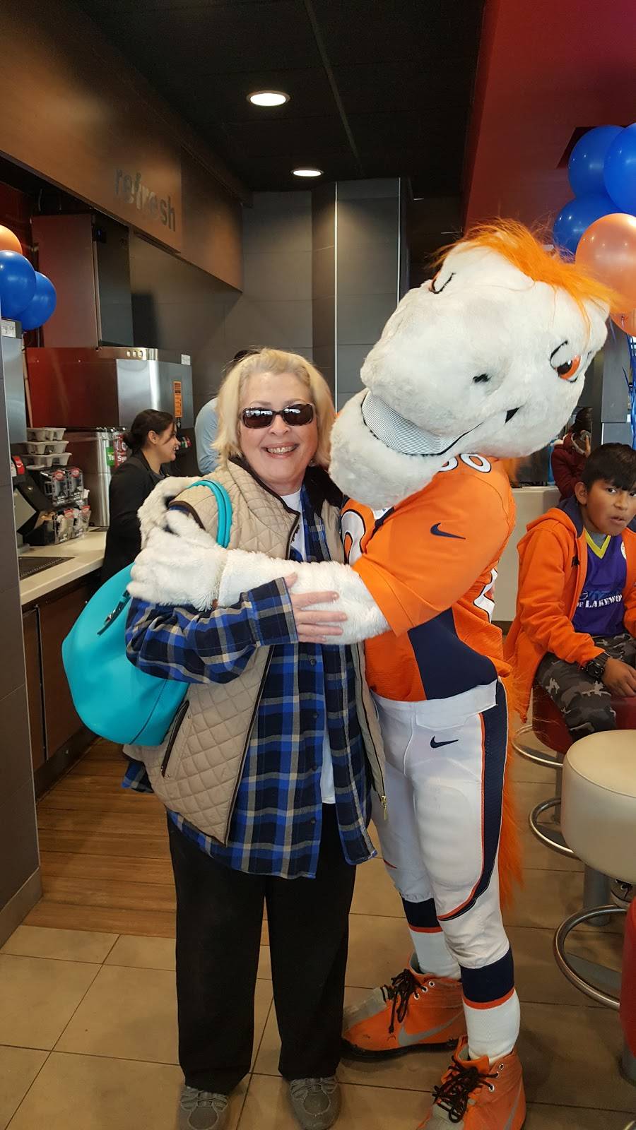 Papa Murphys Take N Bake Pizza | meal takeaway | 1945 S Sheridan Blvd #104, Denver, CO 80227, USA | 3039808022 OR +1 303-980-8022