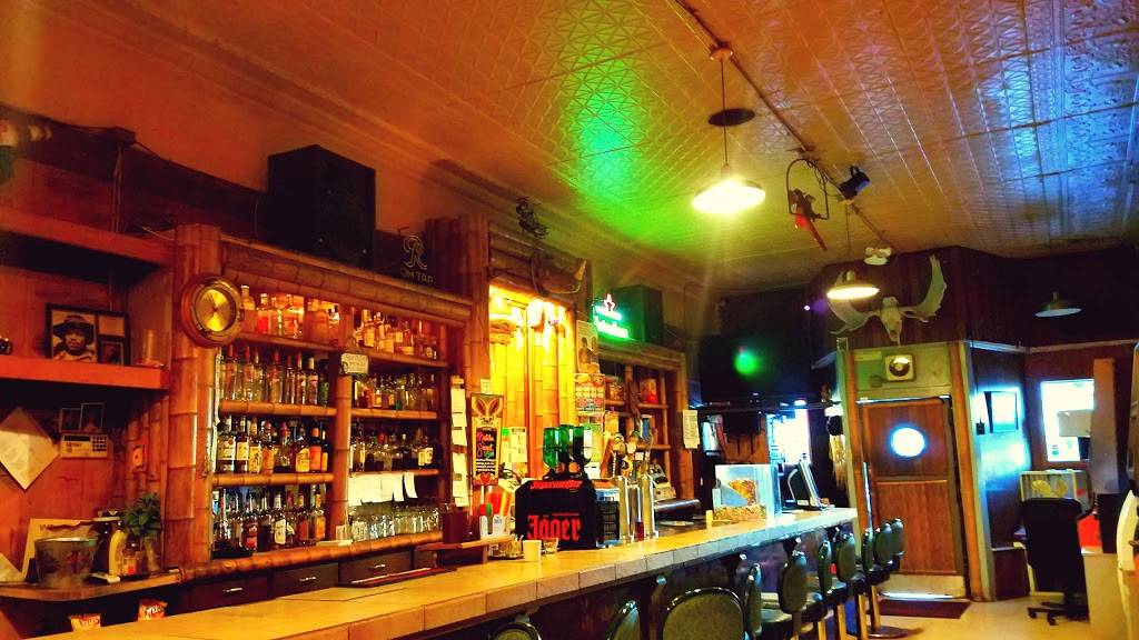 Hub Bar & Grill | restaurant | 110 S Tower Ave, Centralia, WA 98531, USA | 3607362229 OR +1 360-736-2229