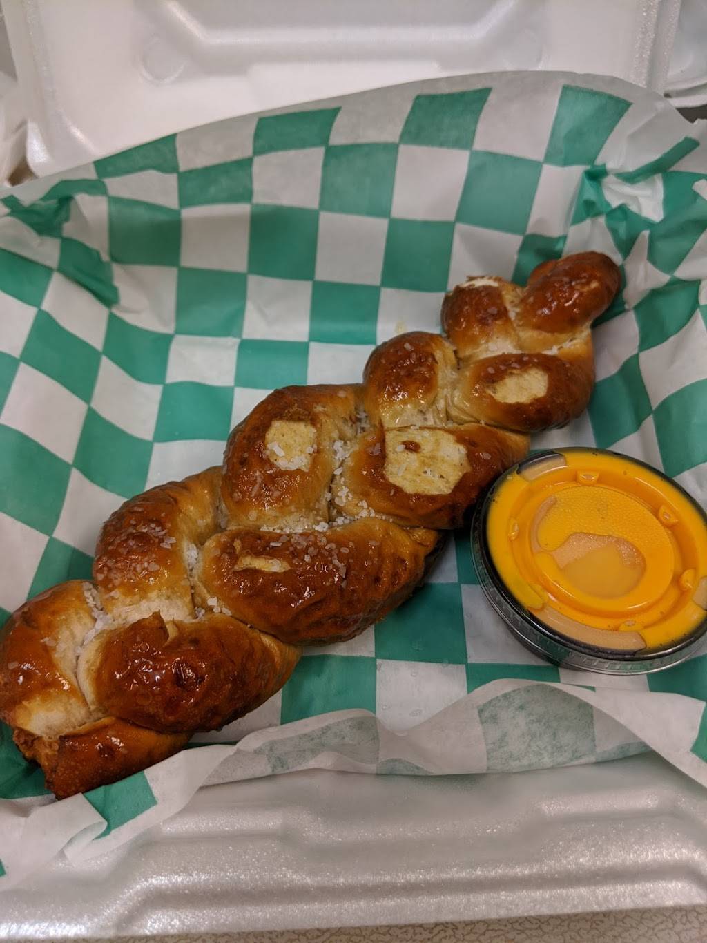 First and Ten Tavern | restaurant | 26 Grace Dr, Powell, OH 43065, USA | 6145053078 OR +1 614-505-3078