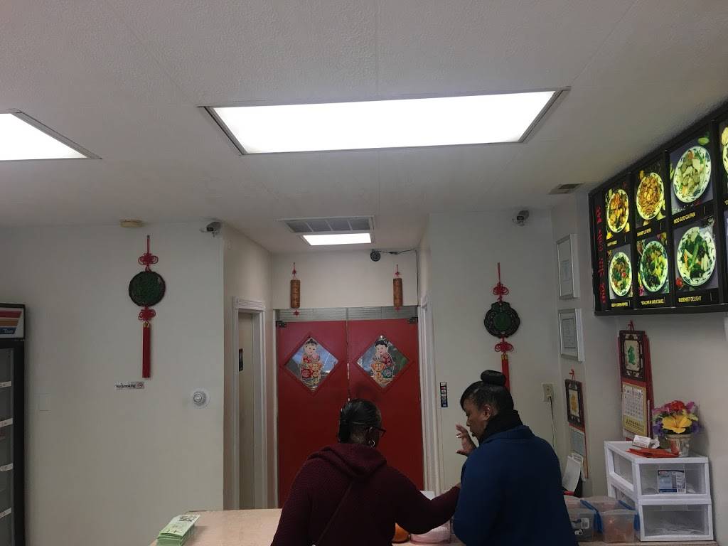 China Wok | restaurant | 107 N Locust St, Momence, IL 60954, USA | 8154729938 OR +1 815-472-9938